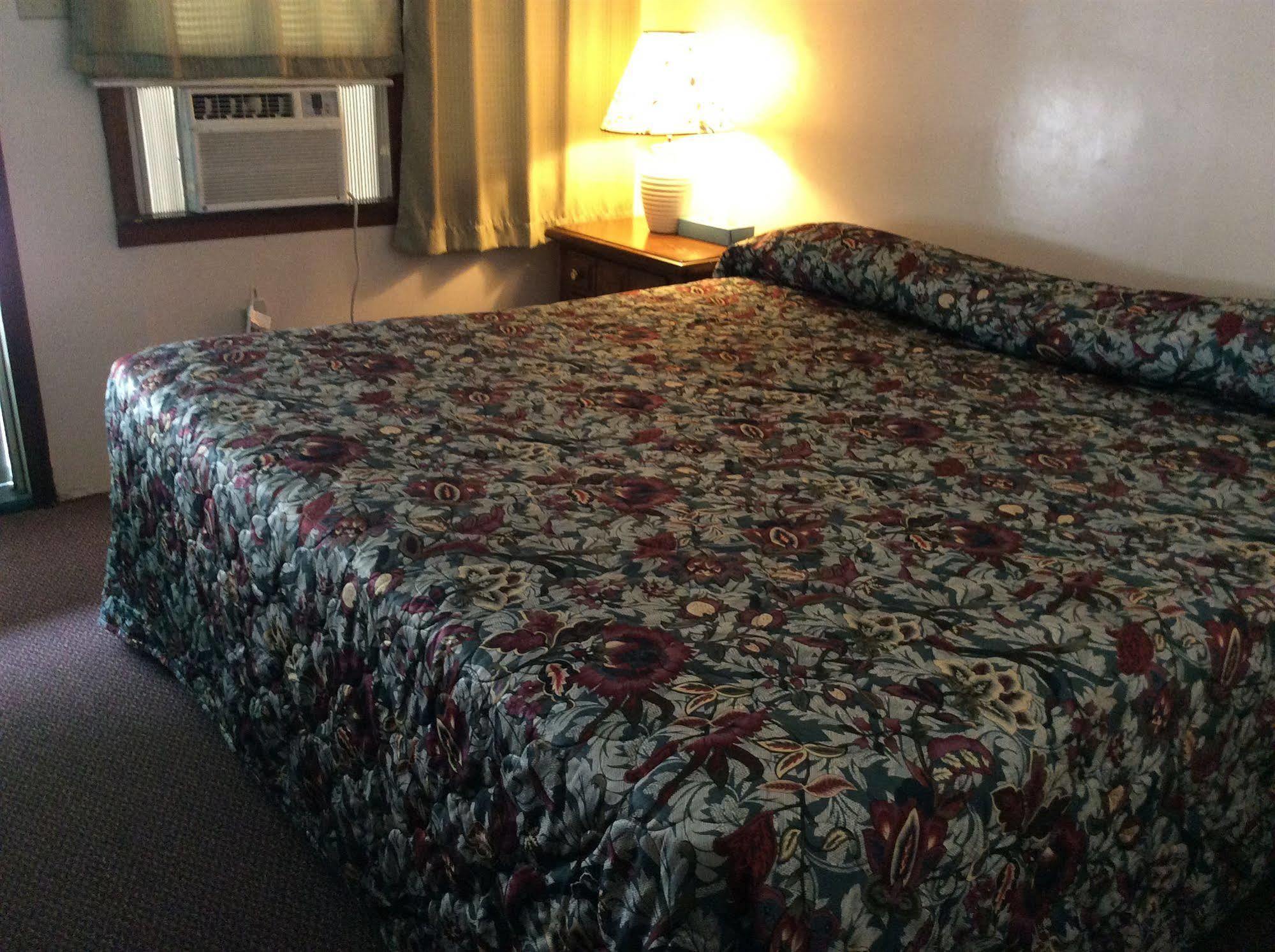 Holiday House Motel 펜틱턴 외부 사진